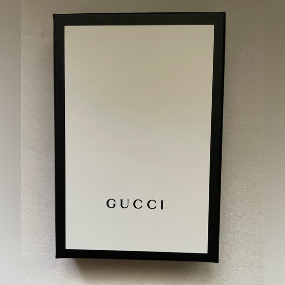 Authentic Gucci Limited Edition Strawberry Supreme Iphone 7/8 Phone Case NIB - Picture 6 of 6
